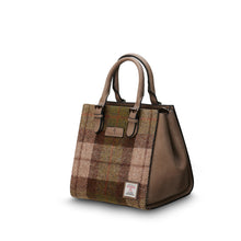 Load image into Gallery viewer, Islander The Medium Caillie Tote