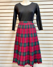 Load image into Gallery viewer, Early 70s Nat Gordon Full Wrap Pleat Kilt
