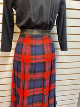 Load image into Gallery viewer, 1980s Bianca Leather Waist Kilt
