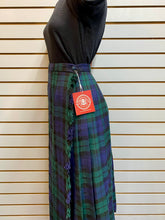 Load image into Gallery viewer, 1980s Highland Queen Kilt
