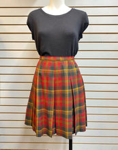 Load image into Gallery viewer, 80s/90s Full Wrap Pleat Kiltie
