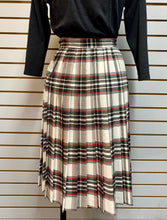Load image into Gallery viewer, 1970’s Brobell Kilt (Made in Canada)
