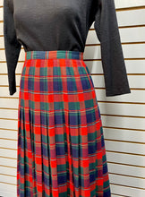 Load image into Gallery viewer, Mid 70s Aljean Full Wrap Pleat Kilt (Made in Canada)
