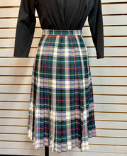 Load image into Gallery viewer, Mid 70’s Surrey Kilt
