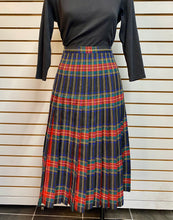 Load image into Gallery viewer, Late 60s-70s Highland Queen Reversible Kilt
