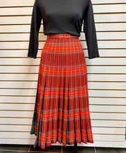 Load image into Gallery viewer, Late 60s-70s Highland Queen Reversible Kilt
