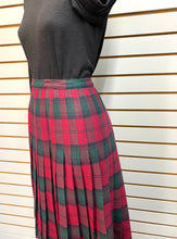 Load image into Gallery viewer, Early 70s Nat Gordon Full Wrap Pleat Kilt
