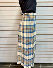 Load image into Gallery viewer, 1980’s Pitlocry Kilt (Reconditioned)
