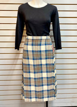 Load image into Gallery viewer, 1980’s Pitlocry Kilt (Reconditioned)

