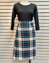 Load image into Gallery viewer, Mid 70’s Surrey Kilt
