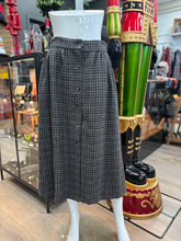 Load image into Gallery viewer, Vintage Ports International Skirt
