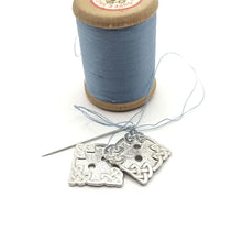 Load image into Gallery viewer, AP Four Knots Buttons 2pk
