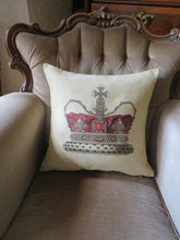 Load image into Gallery viewer, Signare Crown Cushion Cover
