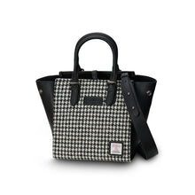 Load image into Gallery viewer, Islander The Medium Caillie Tote
