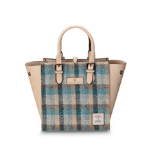 Load image into Gallery viewer, Islander The Medium Caillie Tote
