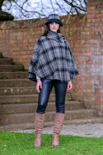 Load image into Gallery viewer, Mucros Poncho
