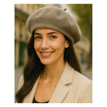 Load image into Gallery viewer, Toucan Wool Beret
